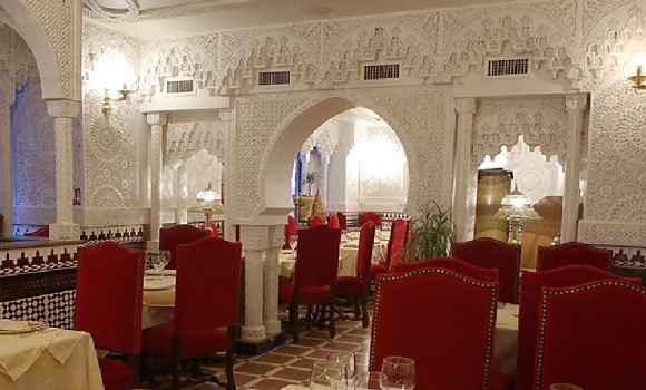 Restaurant L'Atlas - Salle à la décoration marocaine