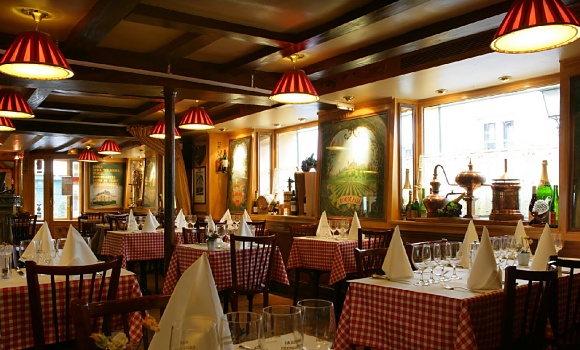 Restaurant La Bonne Franquette - Salle à la décoration traditionnelle